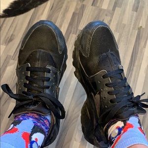 Nike huaraches all black size 6 women’s